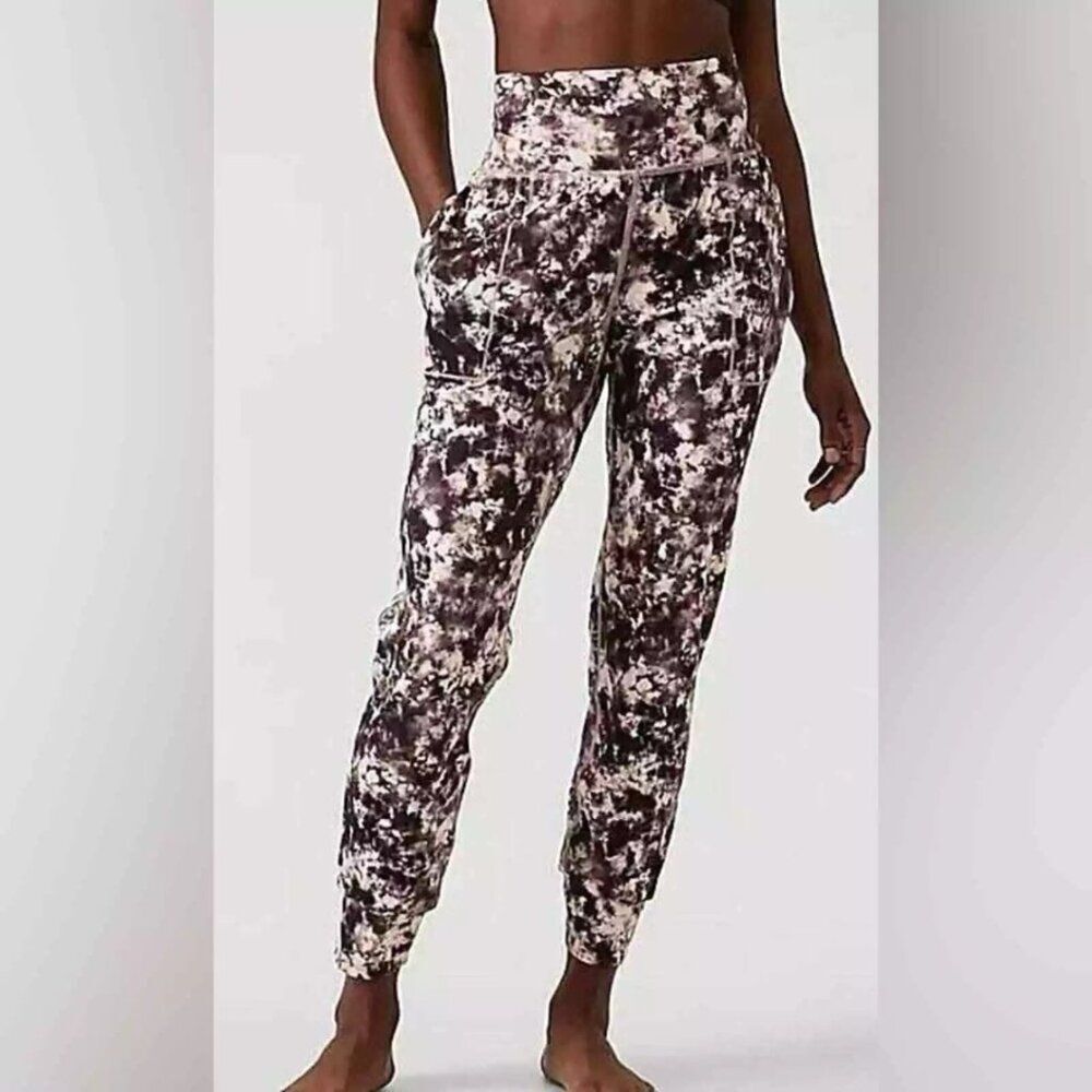 Athleta Salutation Printed Jogger Tie Dye Black Gray Purple White Size Small